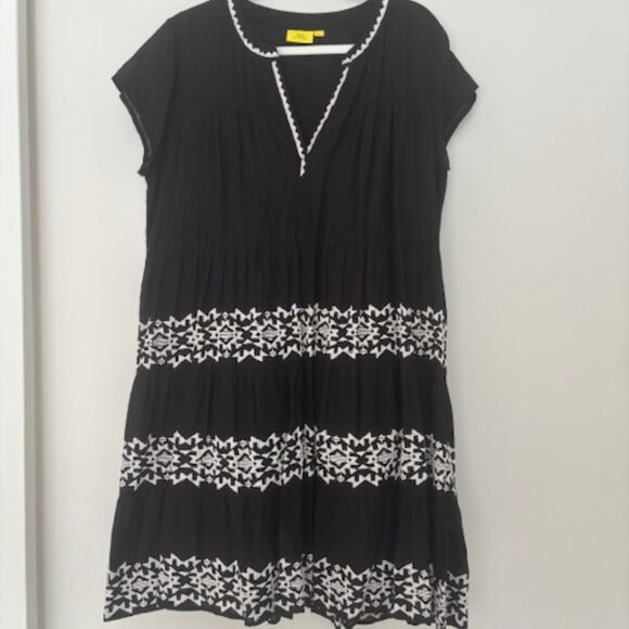 Roller Rabbit Embroidered Pamela Dress Size Large - Picture 1 of 6